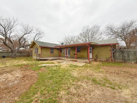 607 N Bowie Fredericksburg TX 78624