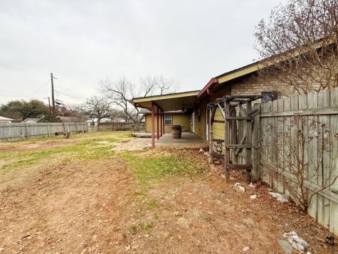 607 N Bowie Fredericksburg TX 78624