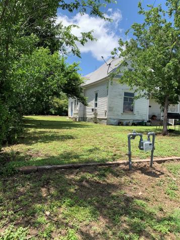 1104 S Pecan Street Brady TX 76825
