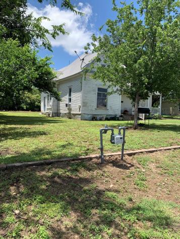1104 S Pecan Street Brady TX 76825