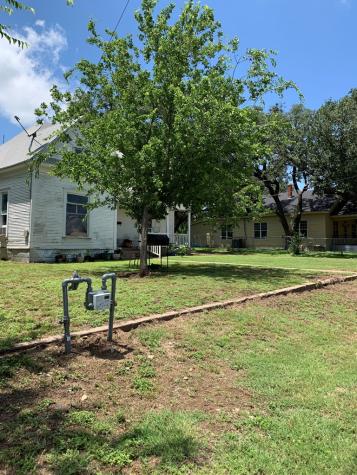 1104 S Pecan Street Brady TX 76825