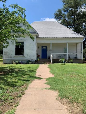 1104 S Pecan Street Brady TX 76825