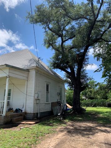 1104 S Pecan Street Brady TX 76825