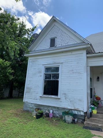 1104 S Pecan Street Brady TX 76825