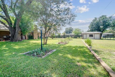 205 Crestwood Drive Fredericksburg TX 78624