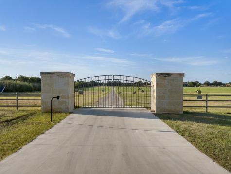 4900 E Goehmann Lane Fredericksburg TX 78624