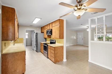 604 N Bowie Fredericksburg TX 78624