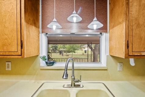604 N Bowie Fredericksburg TX 78624