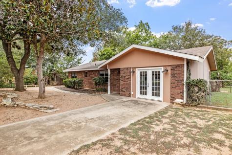604 N Bowie Fredericksburg TX 78624