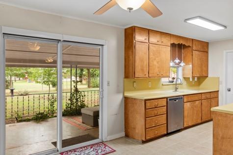 604 N Bowie Fredericksburg TX 78624