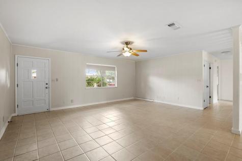 604 N Bowie Fredericksburg TX 78624