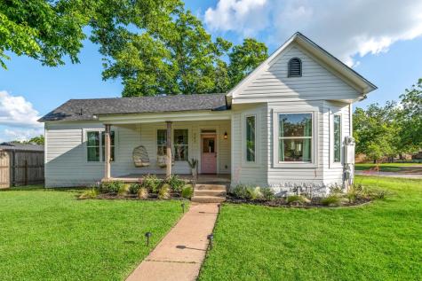 703 E Highway Street Fredericksburg TX 78624