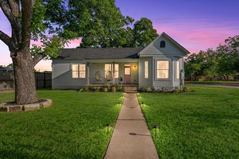 703 E Highway Street Fredericksburg TX 78624