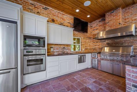 2409 W Commerce Street San Saba TX 76877