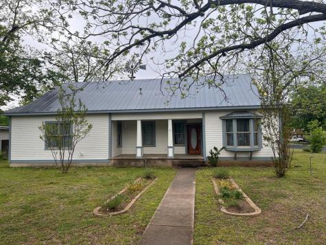 211 W Hackberry Street Fredericksburg TX 78624