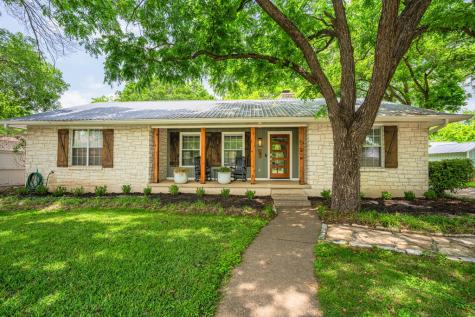 506 N Lincoln Fredericksburg TX 78624