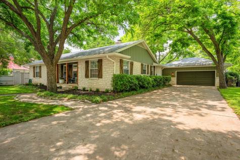 506 N Lincoln Fredericksburg TX 78624