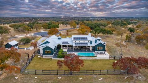 120 Fabelhaft Circle Fredericksburg TX 78624