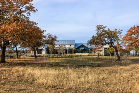 120 Fabelhaft Circle Fredericksburg TX 78624