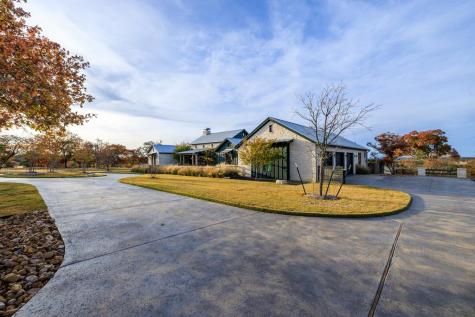 120 Fabelhaft Circle Fredericksburg TX 78624