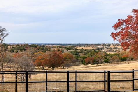 120 Fabelhaft Circle Fredericksburg TX 78624