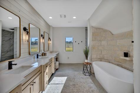 130 S Overlook Drive Fredericksburg TX 78624
