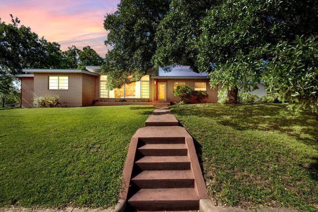 207 Walnut Street Fredericksburg TX 78624