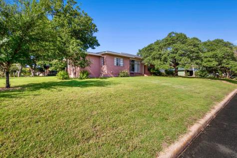 207 Walnut Street Fredericksburg TX 78624