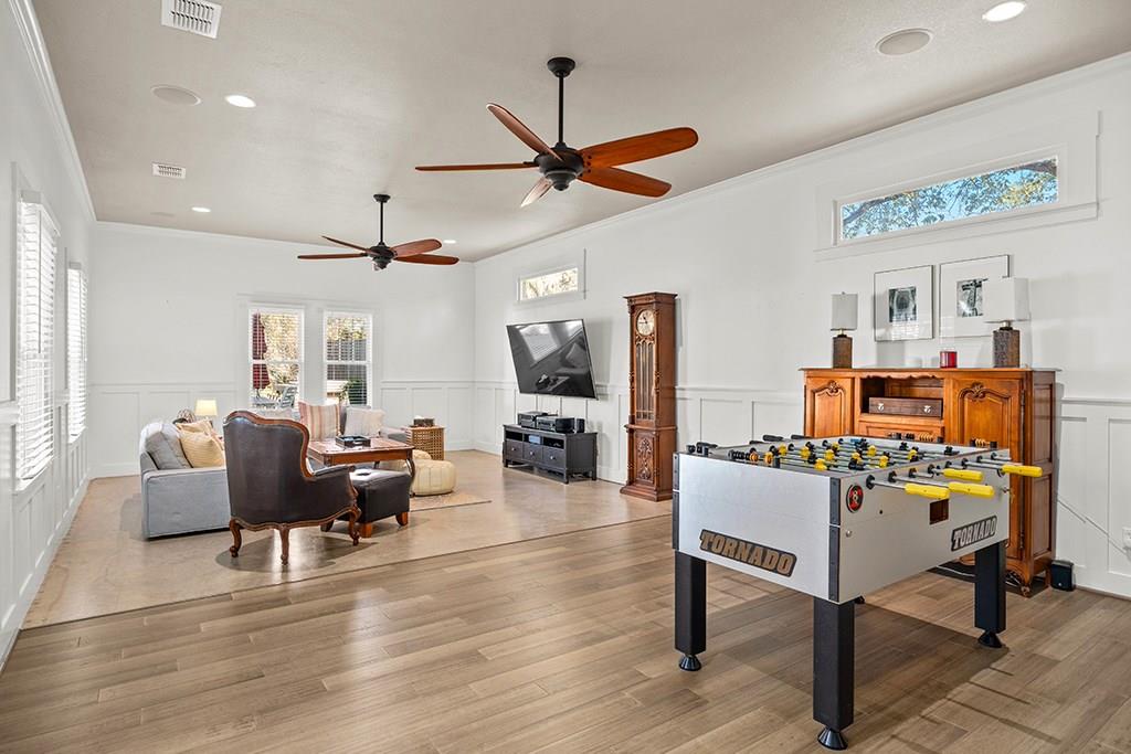 206 W Burbank Street Fredericksburg TX 78624