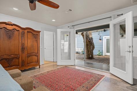 206 W Burbank Street Fredericksburg TX 78624