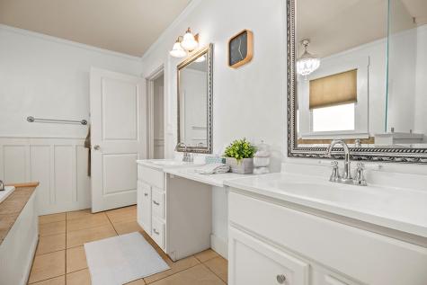 206 W Burbank Street Fredericksburg TX 78624