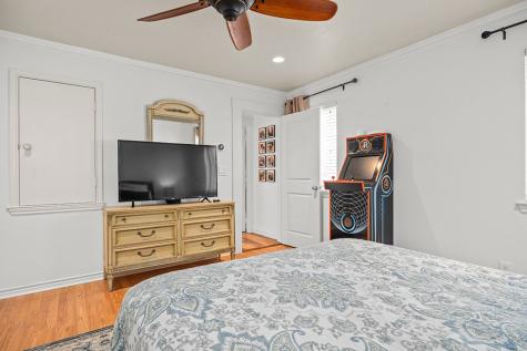 206 W Burbank Street Fredericksburg TX 78624