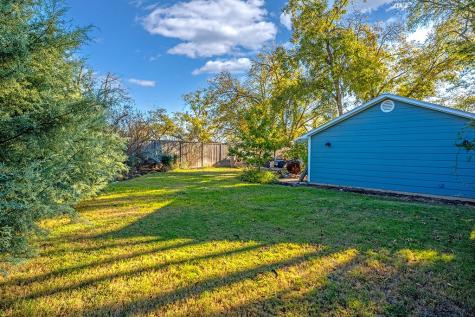 206 W Burbank Street Fredericksburg TX 78624