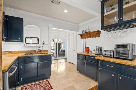 206 W Burbank Street Fredericksburg TX 78624