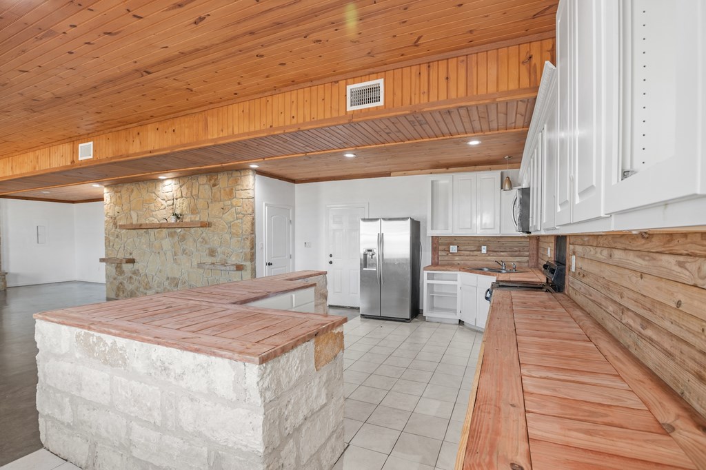 288 E Kroll Road Harper TX 78631