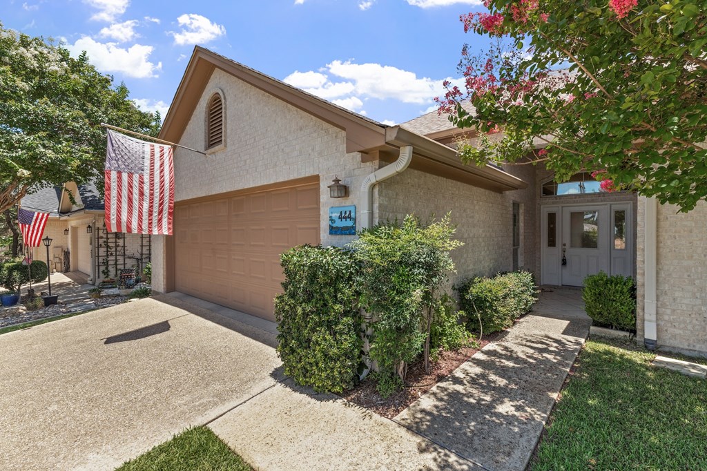 444 Summit Circle Fredericksburg TX 78624