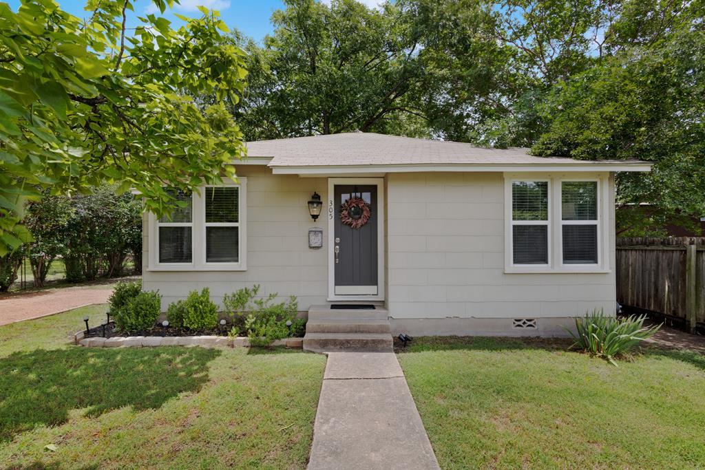 305 S Bowie Fredericksburg TX 78624