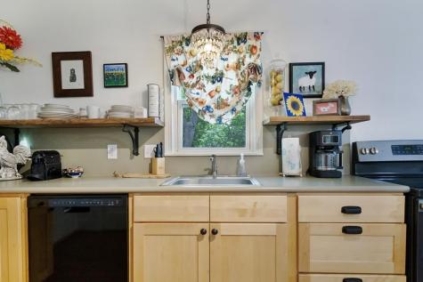 305 S Bowie Fredericksburg TX 78624