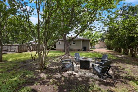 305 S Bowie Fredericksburg TX 78624
