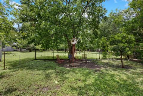 305 S Bowie Fredericksburg TX 78624