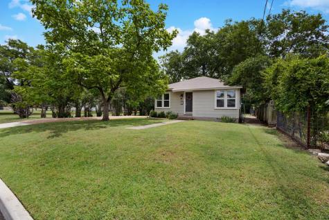 305 S Bowie Fredericksburg TX 78624