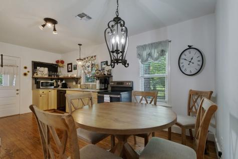 305 S Bowie Fredericksburg TX 78624