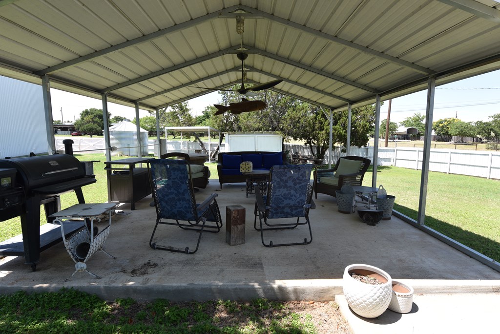 847 Ridgeway Tow TX 78672