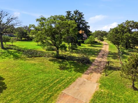 213 Cardinal Drive Fredericksburg TX 78624