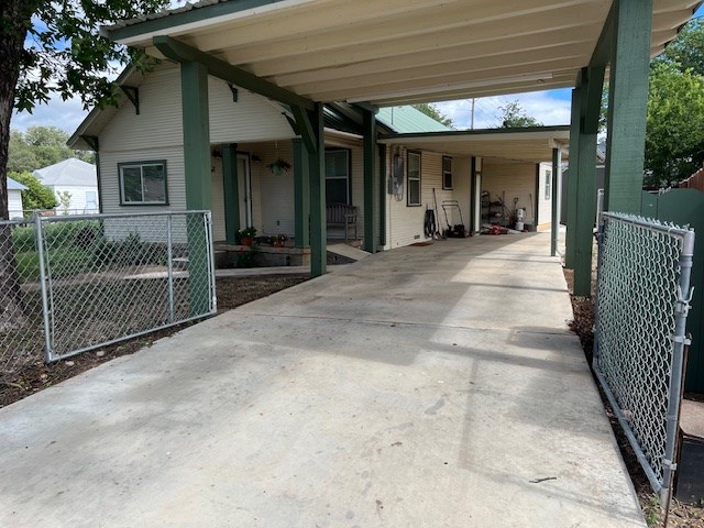806 W 6th Street Brady TX 76825