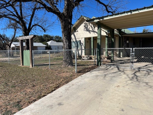 806 W 6th Street Brady TX 76825