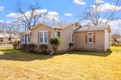 811 Franklin Fredericksburg TX 78624