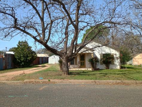 316 S Live Oak Street Mason TX 76856