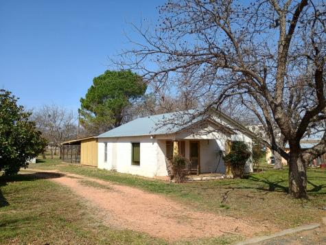 316 S Live Oak Street Mason TX 76856