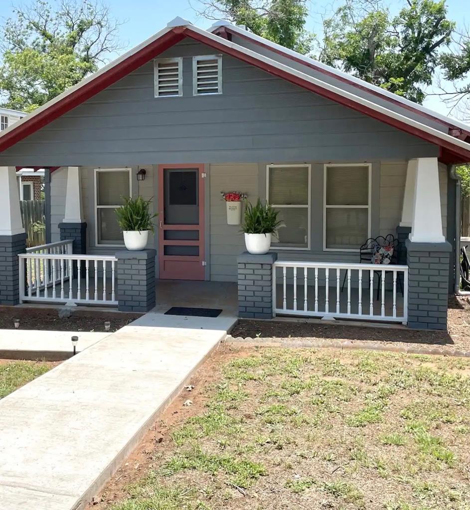 425 S Live Oak Street Mason TX 76856